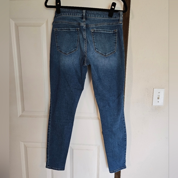 Old Navy Rockstar jeans - Picture 2 of 6